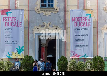 teatro carlo felice Theatergebäude auf der piazza rafaele de ferrari Platz im historischen Zentrum der Altstadt genova, ligurien Stockfoto