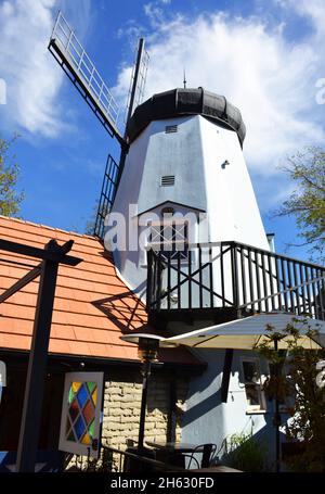 Solvang, California, USA - 18. Oktober 2021: Wunderschöne Häuser und Straßen der Stadt Solvang. Stockfoto