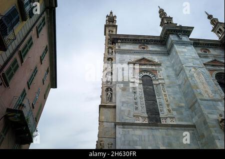 Fassade der Kathedrale in como (cattedrale di santa maria assunta duomo di como), lombardei, italien Stockfoto