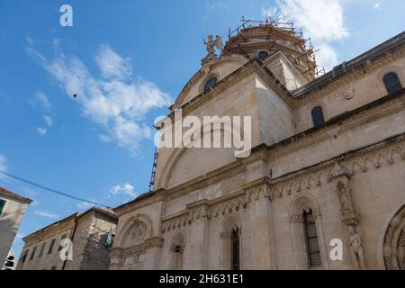 Altes Zentrum von sibenik in der Nähe der Kathedrale St. james in sibenik, unesco-Weltkulturerbe in kroatien - Drehort für Thronspiel (Eisenbank) Stockfoto