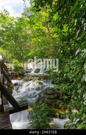 Wasserfälle gibt es überall im krka Nationalpark, kroatien Stockfoto