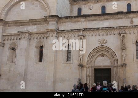 Altes Zentrum von sibenik in der Nähe der Kathedrale St. james in sibenik, unesco-Weltkulturerbe in kroatien - Drehort für Thronspiel (Eisenbank) Stockfoto