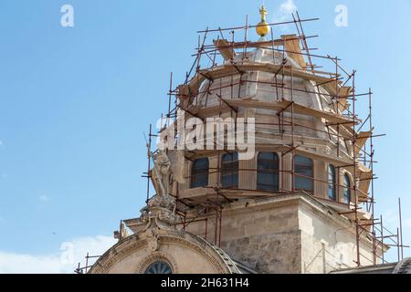 Altes Zentrum von sibenik in der Nähe der Kathedrale St. james in sibenik, unesco-Weltkulturerbe in kroatien - Drehort für Thronspiel (Eisenbank) Stockfoto