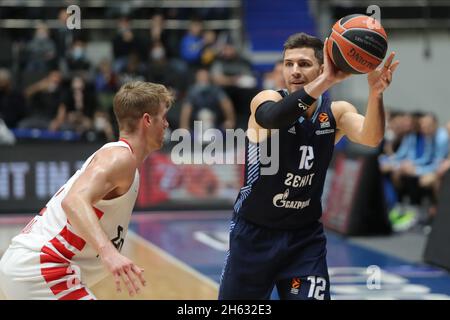 St. Petersburg, Russland. November 2021. SANKT PETERSBURG, RUSSLAND - 12. NOVEMBER: Billy Baron von BC Zenit und Thomas Walkup von BC Olympiacos während des EuroLeague-Spiels der Turkish Airlines zwischen BC Zenit und BC Olympiacos in der Sibur Arena am 12. November 2021 in Sankt Petersburg, Russland (Foto von Anatolij Medved/Orange Picches) Kredit: Orange Pics BV/Alamy Live News Stockfoto