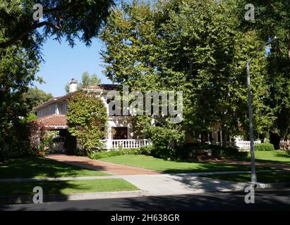 Beverly Hills, Kalifornien, USA 14. September 2021 Eine allgemeine Sicht auf die Atmosphäre des Schauspielers Peter Falk und der Schauspielerin Shera Danese in seinem ehemaligen Haus am 1004 N. Roxbury Drive am 14. September 2021 in Beverly Hills, Kalifornien, USA. Foto von Barry King/Alamy Stockfoto Stockfoto