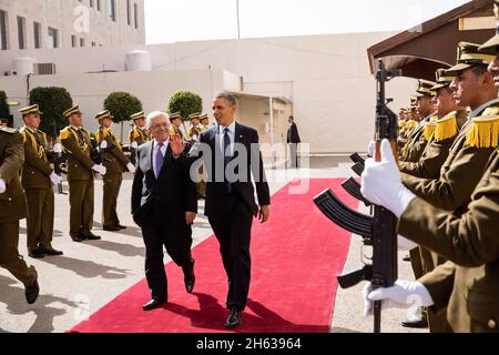 Präsident Barack Obama tritt mit Präsident Mahmoud Abbas von der Palästinensischen Autonomiebehörde zusammen, bevor er das Präsidentengelände von Mugata in Ramallah, im Westjordanland, verlässt, 21. März 2013 Stockfoto