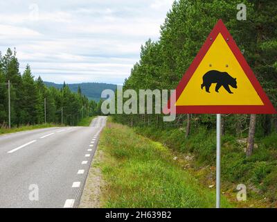 europa,schweden,jämtland Provinz,härjedalen,Verkehrsschild 'wildwechsel durch bären' bei lofsdalen Stockfoto