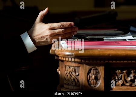 Präsident Barack Obama telefoniert am 1. Dezember 2009 im Oval Office Stockfoto