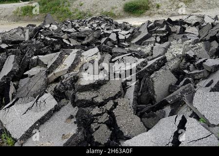 deutschland, bayern, Lagerplatz, Recycling, Straßenbau, Asphalt entfernt, Teerstücke, Asphaltbruch Stockfoto