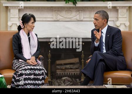 Präsident Barack Obama trifft sich im Oval Office am 19. September 2012 mit der Oppositionsführerin Aung San Suu Kyi aus Burma. Stockfoto