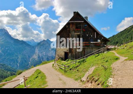 Plumsjochhütte (1630m) auf dem plumsjoch im engl im karwendelgebirge,rißbachtal,tirol,österreich,europa,alm,eng-alm Stockfoto