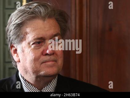 Steve Bannon, Chefstratege und Senior Berater des US-Präsidenten Donald Trump die Vereidigung Zeremonie besucht für Nikki Haley als US-Botschafter bei den Vereinten Nationen am 25. Januar 2017 in Washington, DC. Haley war früher der Gouverneur von South Carolina. Quelle: Win McNamee/Pool über CNP/MediaPunch Stockfoto