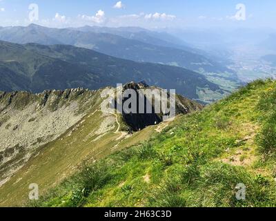 Am kellerjoch,tuxalpen,Blick auf die Kellerjochhütte und inntal,Natur,Berge,Sommer,schwaz,tirol,österreich Stockfoto