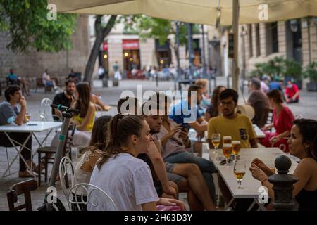 Impressionen von barcelona - eine Stadt an der Küste des nordöstlichen spaniens. Sie ist die Hauptstadt und größte Stadt der autonomen Gemeinschaft katalonien sowie die zweitbevölkerungsreichste Gemeinde spaniens. Stockfoto