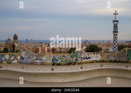 antoni gaudis Künstlerpark guell in barcelona, spanien. Dieser modernistische Park wurde zwischen 1900 und 1914 erbaut und ist eine beliebte Touristenattraktion. Stockfoto