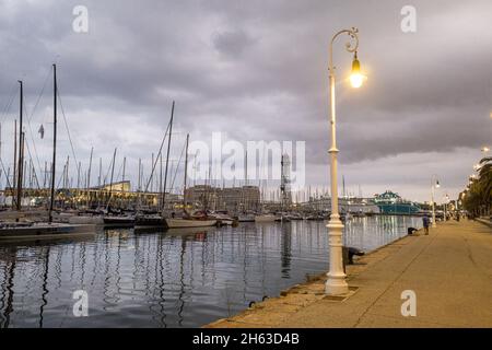 [hdr] Impressionen von barcelona - einer Stadt an der Küste des nordöstlichen spaniens. Sie ist die Hauptstadt und größte Stadt der autonomen Gemeinschaft katalonien sowie die zweitbevölkerungsreichste Gemeinde spaniens. Stockfoto