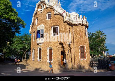 antoni gaudis Künstlerpark guell in barcelona, spanien. Dieser modernistische Park wurde zwischen 1900 und 1914 erbaut und ist eine beliebte Touristenattraktion. Stockfoto