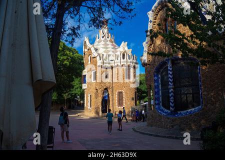 antoni gaudis Künstlerpark guell in barcelona, spanien. Dieser modernistische Park wurde zwischen 1900 und 1914 erbaut und ist eine beliebte Touristenattraktion. Stockfoto