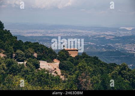 Kloster montserrat,santa maria de montserrat ist eine benediktinerabtei auf dem Berg montserrat in der Nähe von barcelona. Stockfoto