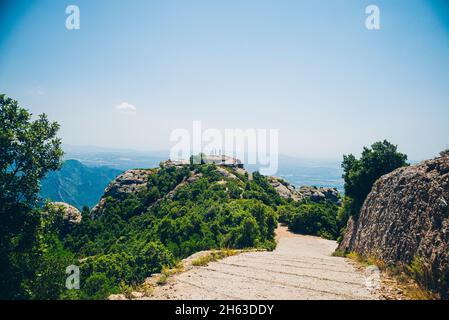 Die Berge von montserrat in barcelona, spanien. montserrat ist ein spanisch geformter Berg, der antoni gaudi beeinflusste, seine Kunstwerke zu machen. Stockfoto