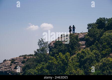 Die Berge von montserrat in barcelona, spanien. montserrat ist ein spanisch geformter Berg, der antoni gaudi beeinflusste, seine Kunstwerke zu machen. Stockfoto