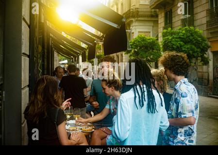 Impressionen von barcelona - eine Stadt an der Küste des nordöstlichen spaniens. Sie ist die Hauptstadt und größte Stadt der autonomen Gemeinschaft katalonien sowie die zweitbevölkerungsreichste Gemeinde spaniens. Stockfoto