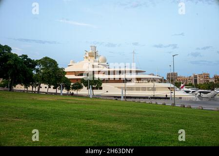 Impressionen von barcelona - eine Stadt an der Küste des nordöstlichen spaniens. Sie ist die Hauptstadt und größte Stadt der autonomen Gemeinschaft katalonien sowie die zweitbevölkerungsreichste Gemeinde spaniens. Stockfoto