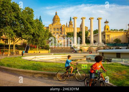 palau nacional de montjuic - oder Nationalpalast auf dem montjuic-Hügel in barcelona in spanien. Jetzt dient es als nationales Kunstmuseum von katalonien. Es liegt am Fuße des montjuic-Berges Stockfoto