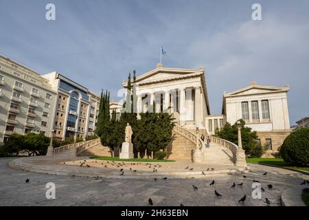 Athen, Griechenland. November 2021. Außenansicht der Nationalbibliothek im Stadtzentrum Stockfoto