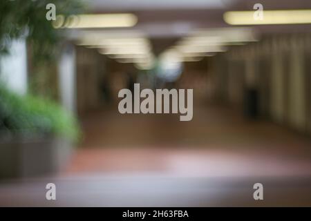 Unterführung für Fußgänger unter der U-Bahn / Passage / Fußgängerzone. Stockfoto