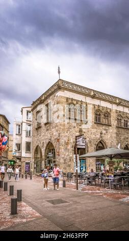 Das Loge de mer-Gebäude wurde Ende des 14. Jahrhunderts im katalanischen gotischen Stil erbaut. Monument historique Stockfoto