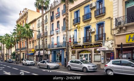 avenue général de gaulle in perpignan. Stockfoto