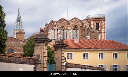 Glockenspiel der kathedrale saint jean baptiste in perpignan. Die Glocke wurde 1418 gegossen und ist eine der ältesten und größten Glocken der Region. Das Kirchengebäude wurde im 14. Jahrhundert im gotischen Stil erbaut. Stockfoto
