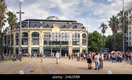 magasins aux dames de france in perpignan. Entworfen vom Architekten georges débrie und 1905 im Jugendstil eingeweiht. Monument historique. Stockfoto