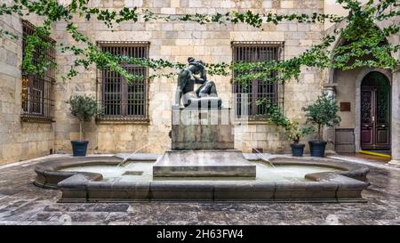 Bronzestatue la méditerranée ou la pense (1905) von aristide maillol im Innenhof des Rathauses von perpignan. Monument historique. Stockfoto