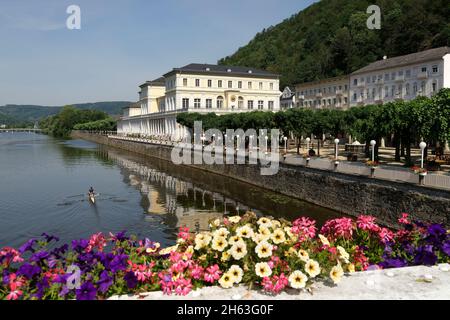 Blick von der lahnbrücke auf die lahn und das kursaalgebäude,Bad ems an der lahn,lahntal,rheinland-pfalz,deutschland Stockfoto