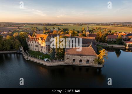 Flechtingen Wasserschloss bei Sonnenuntergang, Flechtingen, sachsen-anhalt, deutschland Stockfoto