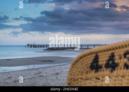 Abendstimmung an der seebrücke am schönberger Strand in schönberg, deutschland. Stockfoto