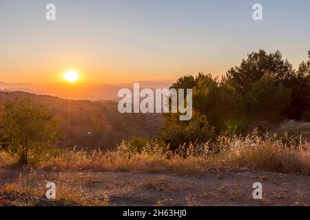 Wenn die Sonne aufsteht: Pittoreske Landschaft aufgenommen in andalusien, spanien (hdr) Stockfoto