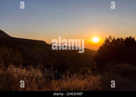 Wenn die Sonne aufgeht: Eine pittoreske Landschaft, aufgenommen in andalusien, spanien Stockfoto