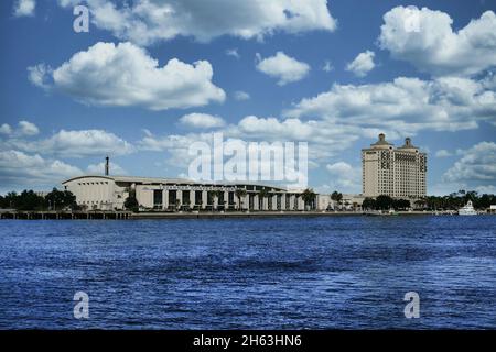 Savannah Convention Center und Westin Stockfoto