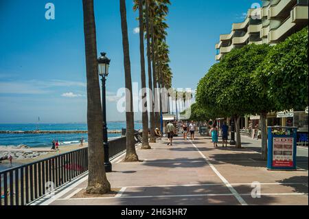 marbella, spanien: Straßenfotografie in der Altstadt mit spanischer Architektur in marbella, costa del sol, andalusien, spanien, europa Stockfoto