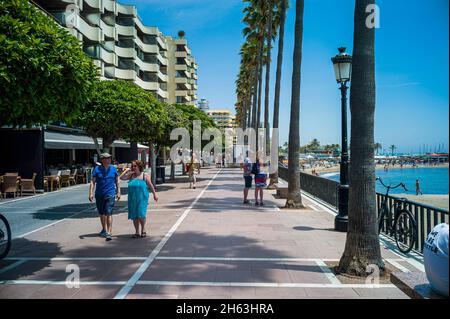 marbella, spanien: Straßenfotografie in der Altstadt mit spanischer Architektur in marbella, costa del sol, andalusien, spanien, europa Stockfoto