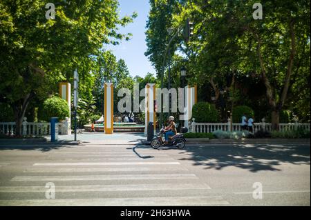 marbella, spanien: Straßenfotografie in der Altstadt mit spanischer Architektur in marbella, costa del sol, andalusien, spanien, europa Stockfoto