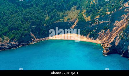 Luftbild, Traumstrand platja des coll baix, Bucht mit Sandstrand, Halbinsel Cap de pinar, Sperrgebiet, s'esgleieta, son espanyol, mallorca, balearen, balearen, balearen, spanien Stockfoto