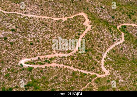 Luftaufnahme, Wanderwege Serpentinen im Park Natural de la Península de llevant bei Cap de farrutx, Artà, mallorca, balearen, spanien Stockfoto