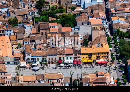 Luftaufnahme,Stadtzentrum mit Marktplatz,Plaça del conqueridor,Artà,balearen,mallorca,spanien Stockfoto