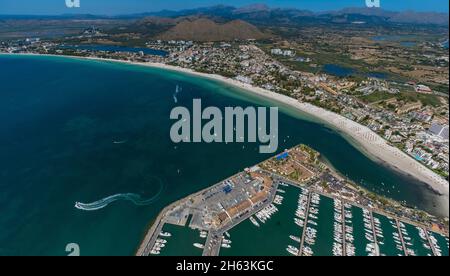 Luftbild, Port d'alcudia, Bucht von alcudia, strand und Hafen von platja d'alcudia, alcudia, mallorca, balearen, spanien Stockfoto