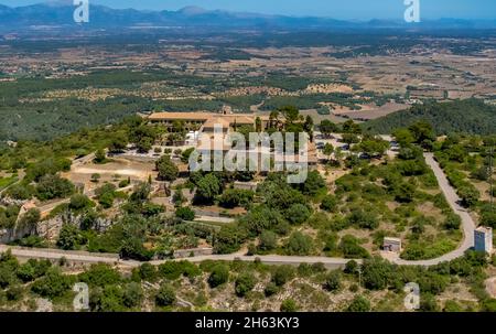 Luftaufnahme, ermita de sant honorat auf dem Berg puig de randa, randa, mallorca, balearen, spanien Stockfoto