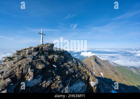 vals,mühlbach,provinz bozen,Südtirol,italien. Das Gipfelkreuz auf der wilderen kreuzspitze Stockfoto